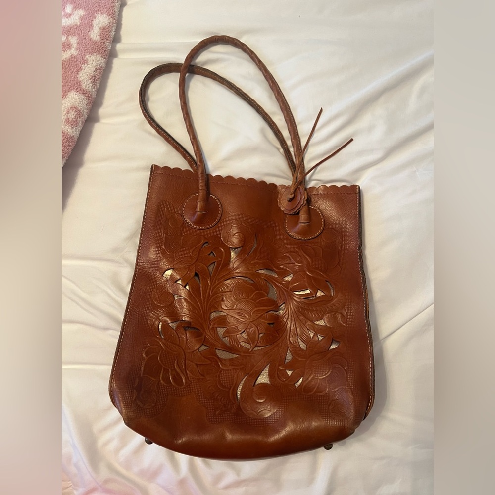 barely used Patricia Nash hand bag